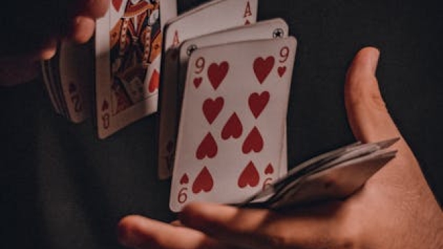 Cách chơi bài poker mậu binh